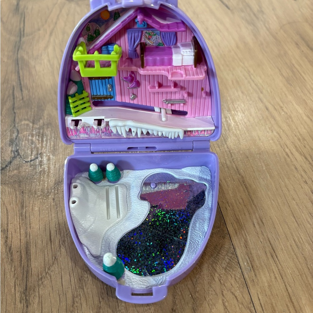 VINTAGE 1996 BLUEBIRD POLLY POCKET COMPACT SNOW MOUNTAIN Case Only NO FIGURES